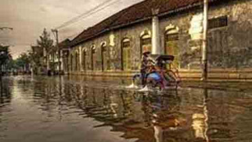 Semarang Langganan Rob dan Banjir. Ini Penyebabnya